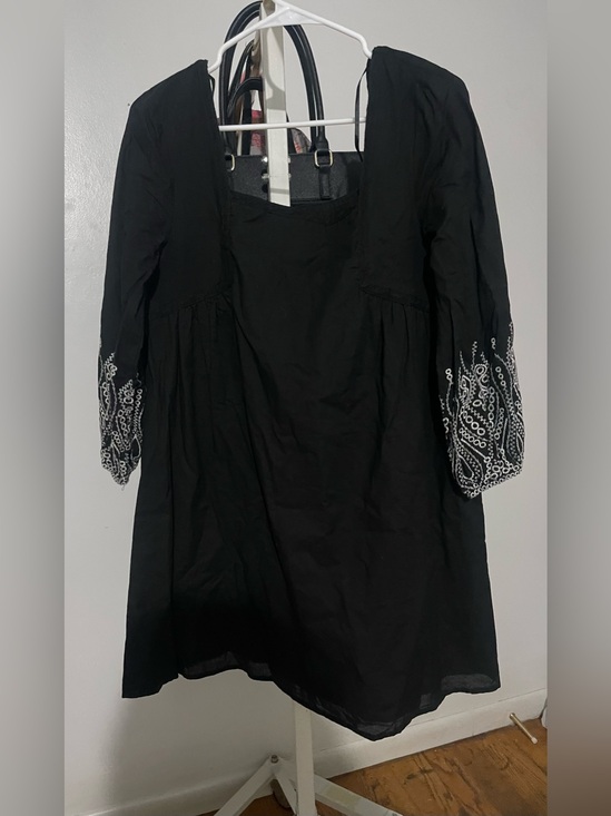 miami Dresses & Skirts - mi ami Black Long Sleeve Dress with White Embroidered Sleeves
